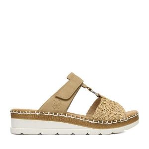 Klapki Rieker. Brązowe klapki Rieker, bez wzorów, bez obcasa. Za 319,99 zł.