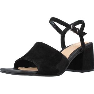 Sandały CLARKS SHEER65 BLOCK Czarny. Czarne sandały Clarks, bez wzorów, ze skóry, bez obcasa, bez zapięcia. Za 256,99 zł.