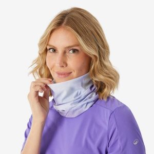 Komin turystyczny Quechua Hike 100. Fioletowe szaliki FORCLAZ, bez wzorów, z materiału. Za 22,49 zł.