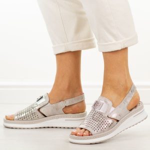 Khaki skórzane sandały damskie Cambell 40329. Brązowe sandały Cambell, z aplikacjami, z jeansu, bez obcasa, na platformie, bez zapięcia. Za 229,00 zł.