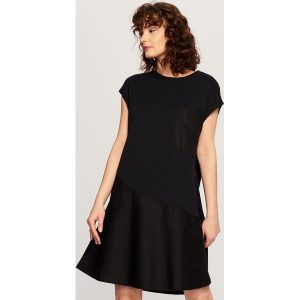 Sukienka oversize - Czarny. Kombinezony marki TRIBORD. W wyprzedaży za 49,99 zł.
