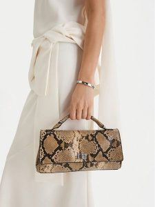 GINO ROSSI Torebka EO-LDA8808 Beżowy. Brązowe torebki klasyczne Gino Rossi, bez wzorów, z materiału, bez dodatków. Za 249,99 zł.