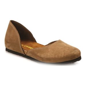 Comfortfusse Skórzane baleriny w kolorze beżowym rozmiar: 38. Białe balerinki Comfortfüße, bez wzorów, z nubiku, z okrągłym noskiem, bez obcasa, bez zapięcia. Za 258,52 zł.