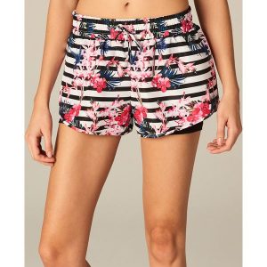 Sportowe szorty athleisure - Różowy. Spodenki sportowe marki Mohito. W wyprzedaży za 39,99 zł.