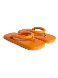 Camper Skórzane japonki "Hastavista" w kolorze pomarańczowym rozmiar: 42. Pomarańczowe klapki Camper, bez wzorów, z otwartym noskiem, bez obcasa. Za 347,99 zł.