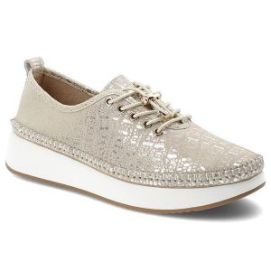 Półbuty damskie Filippo, cholewka ze skóry naturalnej z delikatnym metalicznym połyskiem wiązany fason z zabudowanym przodem, złote, DP7535/26. Żółte półbuty Filippo, bez wzorów, ze skóry, bez obcasa, na płaskiej podeszwie, bez zapięcia. Za 179,00 zł.