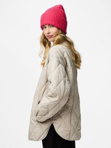 Pieces Czapka dzianinowa w kolorze różowym rozmiar: onesize. Różowe czapki Pieces, bez wzorów, z dzianiny. Za 50,59 zł.