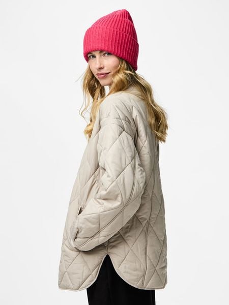 Pieces Czapka dzianinowa w kolorze różowym rozmiar: onesize. Różowe czapki Pieces, bez wzorów, z dzianiny. Za 47,94 zł.