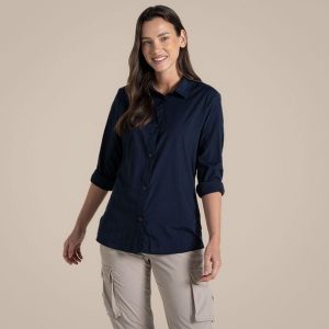 Koszula podróżnicza damska Craghoppers NosiLife Freeda Long Sleeved Shirt. Niebieskie koszule Craghoppers, bez wzorów, z materiału, bez kołnierzyka, bez ramiączek. Za 385,40 zł.