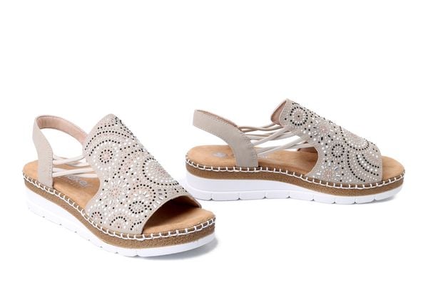RIEKER V1246-62 beige, sandały damskie. Brązowe sandały Rieker, bez wzorów, bez obcasa, na koturnie, bez zapięcia. Za 230,93 zł.