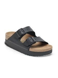 Birkenstock Klapki "Arizona" w kolorze czarnym rozmiar: 36. Czarne klapki Birkenstock, bez wzorów, z otwartym noskiem, bez obcasa. Za 325,03 zł.