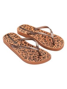 Ipanema Japonki w kolorze jasnobrązowym rozmiar: 39. Brązowe klapki Ipanema, bez wzorów, z tworzywa sztucznego, z otwartym noskiem, bez obcasa. Za 53,91 zł.