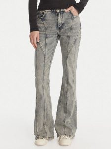Guess Jeansy W6RA2 WD6671 Niebieski. Niebieskie jeansy Guess, z aplikacjami, z bawełny. Za 599,99 zł.