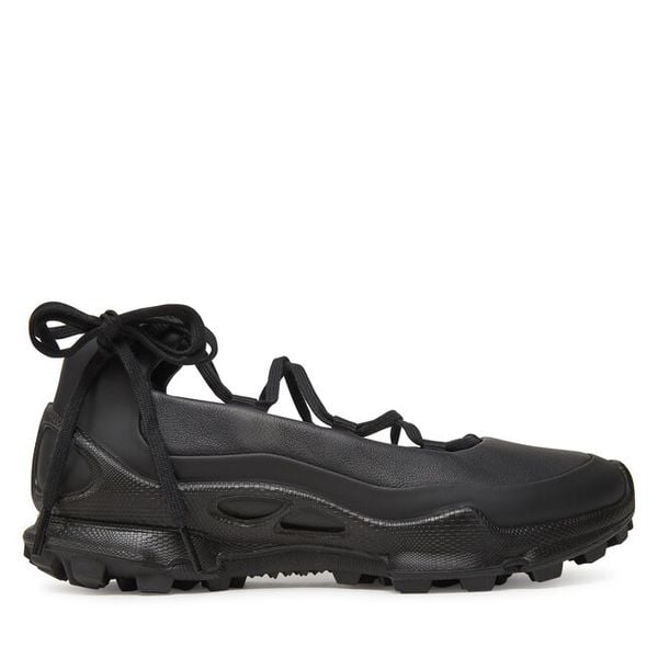 Półbuty ECCO. Czarne półbuty ecco, bez wzorów, bez obcasa, na płaskiej podeszwie, bez zapięcia. Za 459,99 zł.