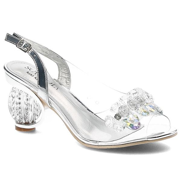 Sandały damskie Scaviola, cholewka z materiału syntetycznego zapięcie na pasek z klamrą elementy dekoracyjne z kryształów obcas ozdobny, srebrne, H-0. Szare sandały Sca'viola, z aplikacjami, z syntetyku, bez obcasa, na obcasie, bez zapięcia. Za 289,00 zł.