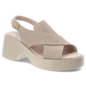 Sandały damskie S.Barski, cholewka ze skóry naturalnej zamszowej pasek wokół pięty z regulacją na klamrę, beżowe, LR61-7005. Brązowe sandały S.BARSKI, bez wzorów, ze skóry, bez obcasa, na koturnie, bez zapięcia. Za 189,00 zł.