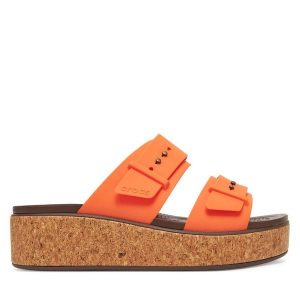 Klapki Crocs. Brązowe klapki Crocs, bez wzorów, bez obcasa. Za 199,99 zł.