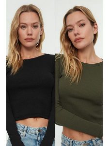 Trendyol Koszulka w kolorze oliwkowym rozmiar: M. Zielone bluzki Trendyol, m, bez wzorów, bez kołnierzyka, bez ramiączek. Za 69,91 zł.