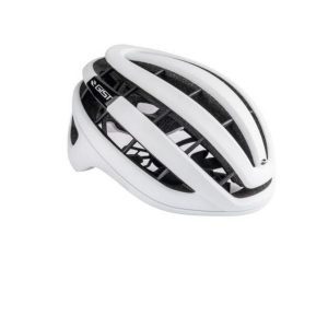 Kask rowerowy RAPIDO, matowy biały. Białe okulary przeciwsłoneczne GIST. Za 435,50 zł.