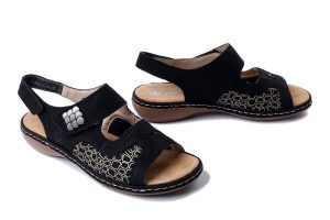 RIEKER 65989-01 black, sandały damskie. Czarne sandały Rieker, bez wzorów, bez obcasa, na koturnie, bez zapięcia. Za 223,93 zł.
