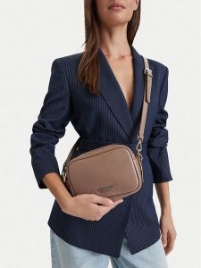 Nine West Torebka EO-CALM POISE-LDA6766B Beżowy ciemny. Brązowe listonoszki Nine West, bez wzorów, bez dodatków. Za 299,99 zł.