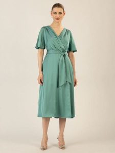 APART Sukienka w kolorze zielonym rozmiar: 46. Zielone sukienki Apart, bez wzorów, bez kołnierzyka, bez ramiączek, midi. Za 379,95 zł.
