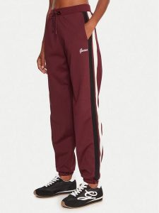Guess Spodnie dresowe V5BB02 KCX22 Bordowy Regular Fit. Czerwone spodnie dresowe Guess, xs, z aplikacjami, z dresówki. Za 339,99 zł.