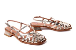 MACIEJKA K7532-25/00-1 złoty, sandały damskie. Żółte sandały Maciejka, bez wzorów, ze skóry, bez obcasa, na obcasie, bez zapięcia. Za 246,42 zł.