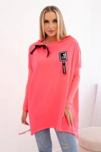 Bluza oversize z asymetrycznymi bokami różowy neon. Czerwone bluzy KESI, l, bez wzorów, z bawełny, bez kaptura. Za 209,11 zł.