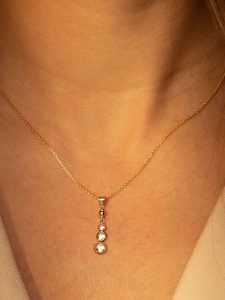 OR ÉCLAT Złota zawieszka "Brillants pendants" z cyrkoniami rozmiar: onesize. Żółte zawieszki OR ÉCLAT, z cyrkonią, złote. Za 260,99 zł.