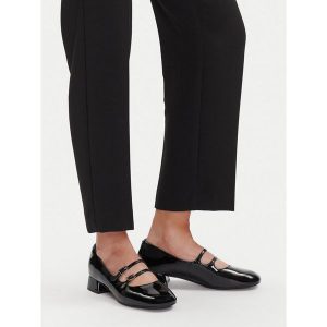 Czółenka Clarks. Czarne czółenka Clarks, bez wzorów, bez obcasa, bez zapięcia. Za 296,99 zł.