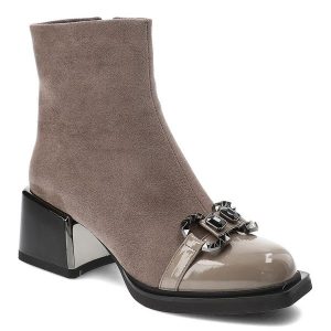 Beżowe Botki S.Barski Eleganckie Obuwie Damskie Na Obcasie. Brązowe botki S.BARSKI, bez wzorów, bez obcasa, na obcasie, bez zapięcia. Za 239,00 zł.