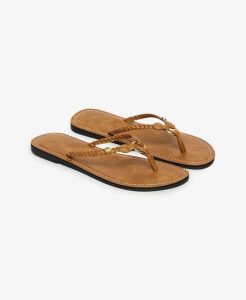 Superdry Plecione klapki z ekologicznej skóry – Argan Oil Brown. Brązowe klapki Superdry, bez wzorów, ze skóry, bez obcasa. Za 129,40 zł.