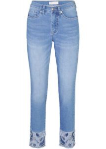 Dżinsy Slim mid waist, ze stretchem. Niebieskie jeansy bonprix, bez wzorów, z jeansu. Za 144,99 zł.
