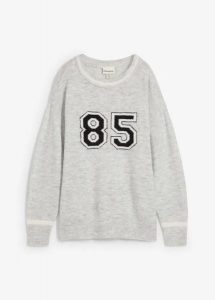 Sweter oversize z obniżoną linią ramion. Szare swetry klasyczne bonprix, bez wzorów, bez ramiączek. Za 94,99 zł.
