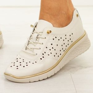 Beżowe skórzane ażurowe półbuty damskie Filippo Dp6714/26. Brązowe półbuty Filippo, na jesień, w ażurowe wzory, z jeansu, z okrągłym noskiem, bez obcasa, na koturnie, bez zapięcia. Za 219,00 zł.