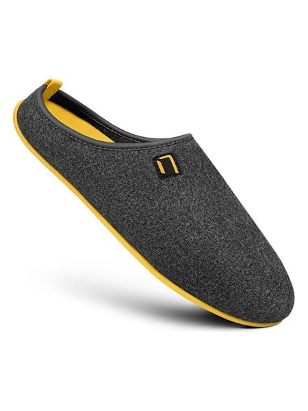 Nanga shoes Kapcie w kolorze szaro-żółtym rozmiar: 45. Szare kapcie Nanga shoes, bez wzorów, z materiału. Za 96,14 zł.