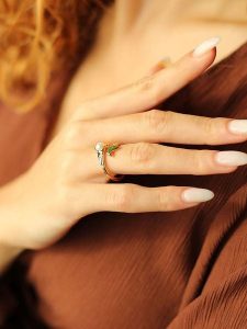 Pierres delicates Pozłacany pierścionek z perłą rozmiar: onesize. Białe pierścionki Pierres delicates, z perłą, pozłacane. Za 43,99 zł.