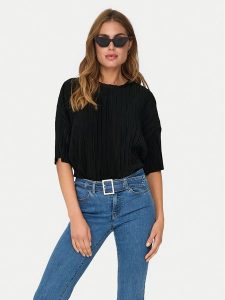 ONLY Bluzka Ravenna 15318506 Czarny Regular Fit. Czarne bluzki ONLY, s, bez wzorów, z syntetyku, bez kołnierzyka, bez ramiączek. Za 129,99 zł.