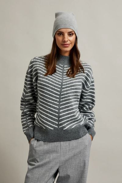 Gładka czapka szara. Szare czapki MOODO, bez wzorów, z poliamidu. W wyprzedaży za 19,99 zł.