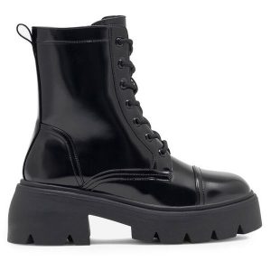 Trzewiki Jenny Fairy. Czarne botki Jenny Fairy, bez wzorów, bez obcasa, na słupku, bez zapięcia. Za 129,99 zł.