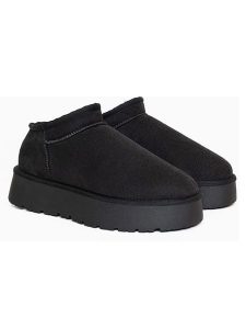 ISLAND BOOT Botki "Floella" w kolorze czarnym rozmiar: 41. Czarne botki Island Boot, bez wzorów, z materiału, bez obcasa, na platformie, bez zapięcia. Za 165,99 zł.