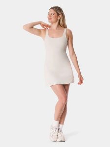 Carpatree Sukienka tenisowa "Balletcore" w kolorze beżowym rozmiar: L. Brązowe sukienki Carpatree, l, bez wzorów, sportowe, bez kołnierzyka, bez ramiączek, sportowe. Za 115,24 zł.