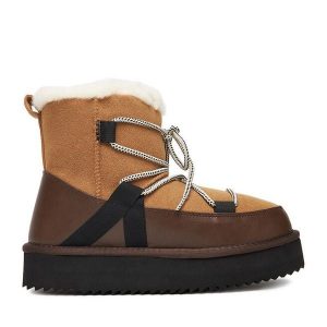 Śniegowce DeeZee. Brązowe buty zimowe DeeZee, bez obcasa, bez zapięcia. Za 299,99 zł.