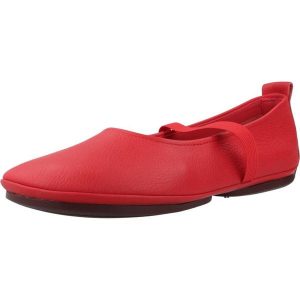 Sandały CAMPER GOBI ISLA Czerwony. Czerwone sandały Camper, bez wzorów, ze skóry, bez obcasa, bez zapięcia. Za 575,90 zł.