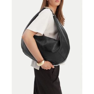 Torebka GINO ROSSI. Czarne torebki klasyczne Gino Rossi, bez wzorów, bez dodatków. Za 279,99 zł.