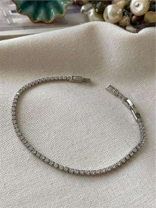 Luseera Pozłacana bransoletka rozmiar: onesize. Szare bransoletki Luseera, z cyrkonią, pozłacane. Za 43,99 zł.