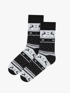 Biało-czarne skarpetki świąteczne unisex z reniferami. Czarne skarpetki Ryłko, bez wzorów, z bawełny. Za 24,99 zł.