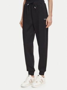 Guess Spodnie dresowe V6BB17 K6344 Czarny Regular Fit. Czarne spodnie dresowe Guess, s, z aplikacjami, z dresówki. Za 292,99 zł.