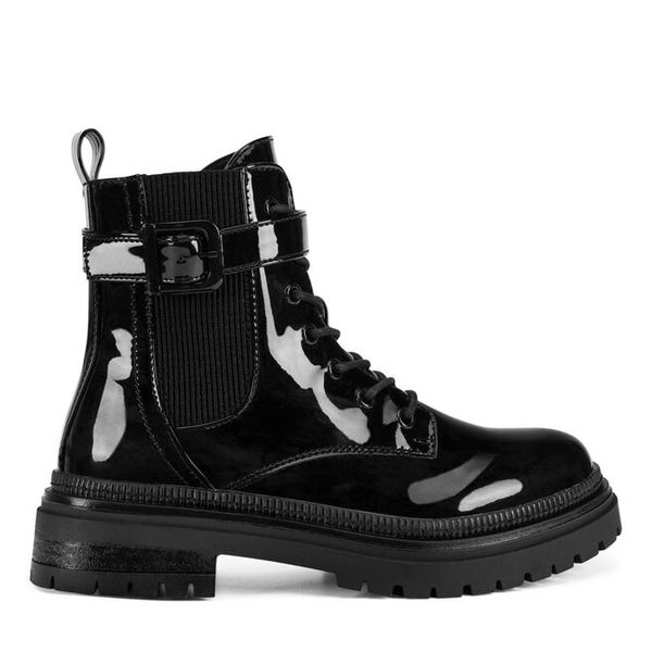 Trzewiki DeeZee. Czarne botki DeeZee, bez wzorów, bez obcasa, na płaskiej podeszwie, bez zapięcia. Za 129,99 zł.